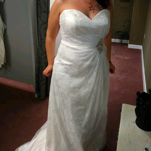 Wedding Dress - Picture 1 of 4
